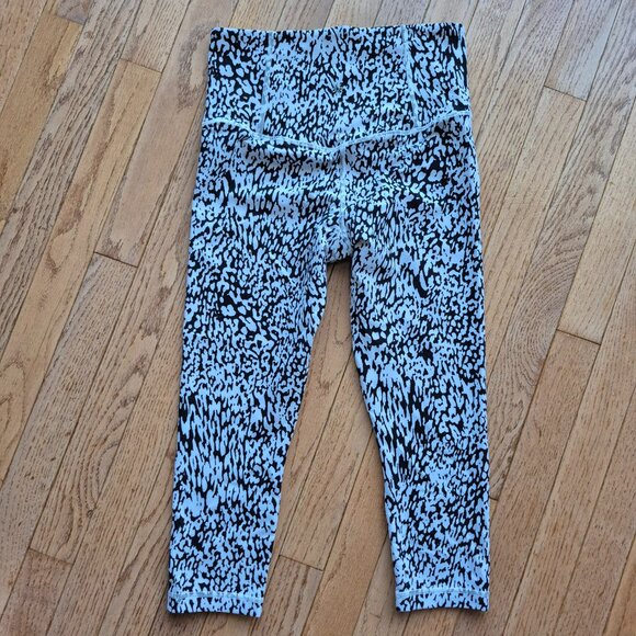 Athleta Elation Capri Leggings Black White Ocelot Workout Gym Yoga Small - Picture 6 of 12